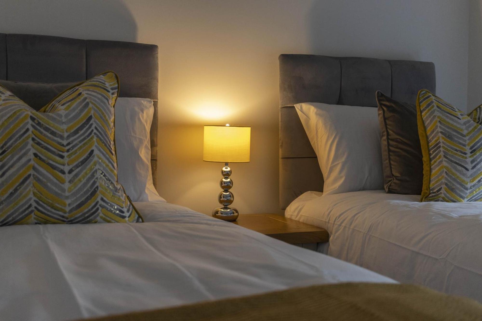 Linacre 11 - Modern 2 Bed Behind The Cathedral With Free Parking And Fast Wifi Leilighet Exeter Eksteriør bilde
